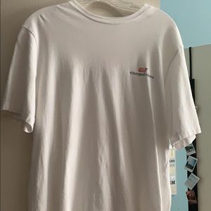 Vineyard vines t shirt